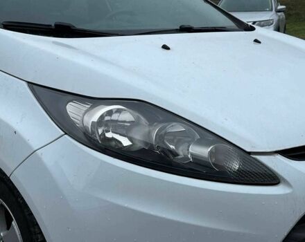 Білий Форд Фієста, об'ємом двигуна 1.2 л та пробігом 140 тис. км за 6990 $, фото 12 на Automoto.ua