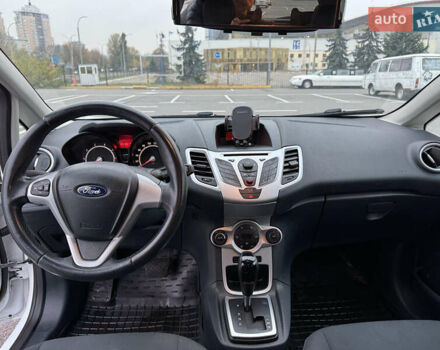 Форд Фиеста 2012 в Киеве на Automoto.ua Белый Форд Фиеста, объемом двигателя 1.39 л и пробегом 131 тыс. км за 8000 $, фото 7 на Automoto.ua