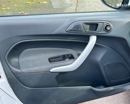 Белый Форд Фиеста, объемом двигателя 1.2 л и пробегом 170 тыс. км за 6290 $, фото 23 на Automoto.ua