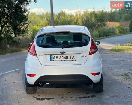 Білий Форд Фієста, об'ємом двигуна 1.4 л та пробігом 125 тис. км за 6850 $, фото 4 на Automoto.ua