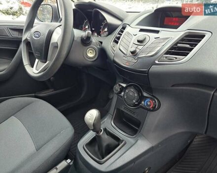 Білий Форд Фієста, об'ємом двигуна 1.25 л та пробігом 53 тис. км за 6400 $, фото 43 на Automoto.ua