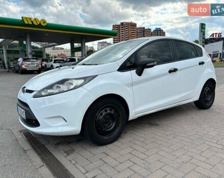 Білий Форд Фієста, об'ємом двигуна 1.24 л та пробігом 180 тис. км за 5500 $, фото 1 на Automoto.ua