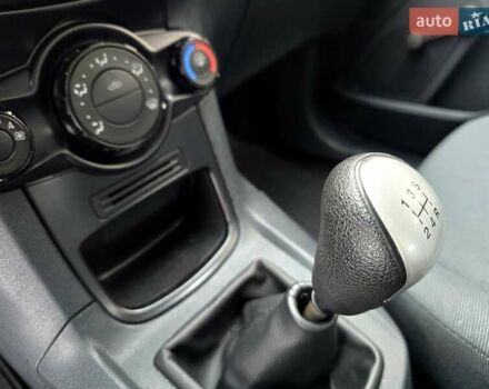 Білий Форд Фієста, об'ємом двигуна 1.25 л та пробігом 53 тис. км за 6400 $, фото 90 на Automoto.ua