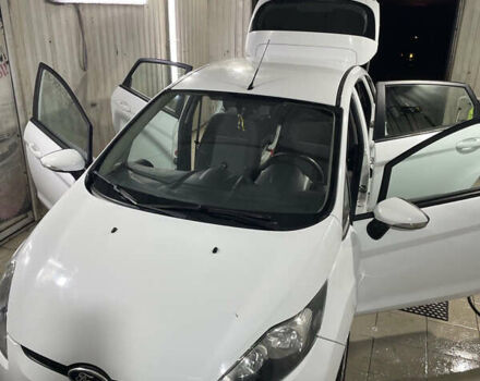 Белый Форд Фиеста, объемом двигателя 1.4 л и пробегом 125 тыс. км за 6000 $, фото 8 на Automoto.ua