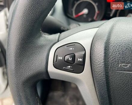 Білий Форд Фієста, об'ємом двигуна 1.2 л та пробігом 140 тис. км за 6990 $, фото 23 на Automoto.ua