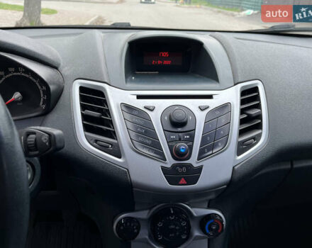 Білий Форд Фієста, об'ємом двигуна 1.4 л та пробігом 225 тис. км за 5900 $, фото 22 на Automoto.ua