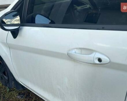 Форд Фієста 2012 у Хмельницькому на Automoto.ua Білий Форд Фієста, об'ємом двигуна 1.25 л та пробігом 123 тис. км за 5700 $, фото 4 на Automoto.ua