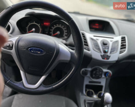 Білий Форд Фієста, об'ємом двигуна 1.4 л та пробігом 225 тис. км за 5900 $, фото 20 на Automoto.ua