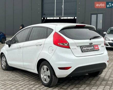 Білий Форд Фієста, об'ємом двигуна 1.2 л та пробігом 140 тис. км за 6990 $, фото 6 на Automoto.ua
