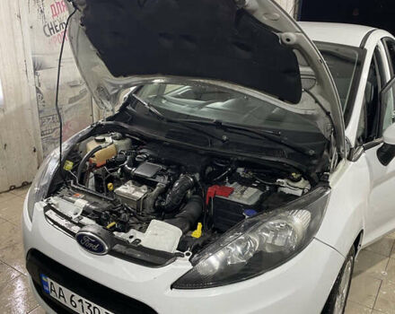 Белый Форд Фиеста, объемом двигателя 1.4 л и пробегом 125 тыс. км за 6000 $, фото 11 на Automoto.ua