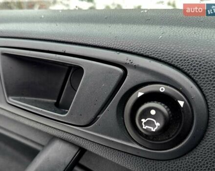 Білий Форд Фієста, об'ємом двигуна 1.25 л та пробігом 53 тис. км за 6400 $, фото 102 на Automoto.ua