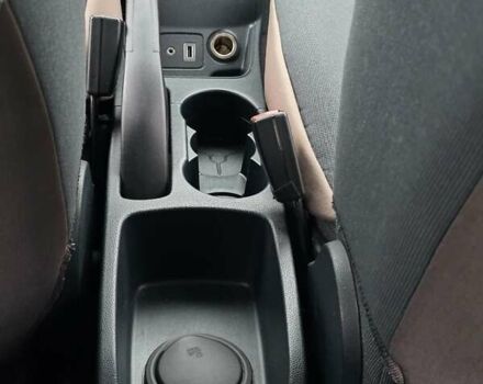 Белый Форд Фиеста, объемом двигателя 1.4 л и пробегом 32 тыс. км за 7600 $, фото 22 на Automoto.ua