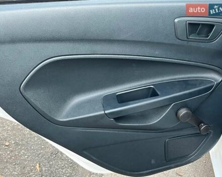 Білий Форд Фієста, об'ємом двигуна 1.2 л та пробігом 170 тис. км за 6290 $, фото 21 на Automoto.ua