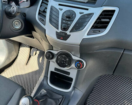 Белый Форд Фиеста, объемом двигателя 1.4 л и пробегом 163 тыс. км за 6500 $, фото 14 на Automoto.ua