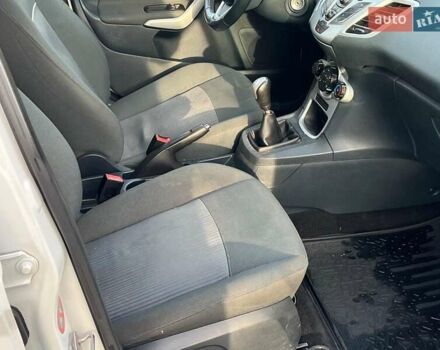 Білий Форд Фієста, об'ємом двигуна 1.2 л та пробігом 170 тис. км за 6290 $, фото 15 на Automoto.ua