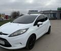 Белый Форд Фиеста, объемом двигателя 1.4 л и пробегом 240 тыс. км за 5700 $, фото 2 на Automoto.ua