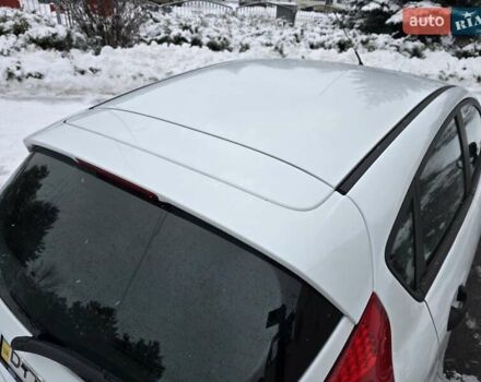 Білий Форд Фієста, об'ємом двигуна 1.25 л та пробігом 53 тис. км за 6400 $, фото 22 на Automoto.ua