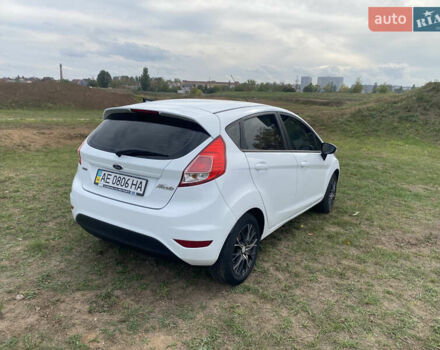 Білий Форд Фієста, об'ємом двигуна 1 л та пробігом 122 тис. км за 7200 $, фото 3 на Automoto.ua