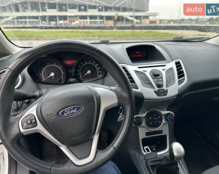 Белый Форд Фиеста, объемом двигателя 1.25 л и пробегом 140 тыс. км за 6300 $, фото 6 на Automoto.ua