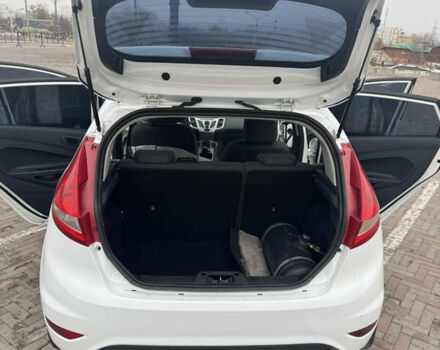 Белый Форд Фиеста, объемом двигателя 1.4 л и пробегом 128 тыс. км за 7100 $, фото 10 на Automoto.ua