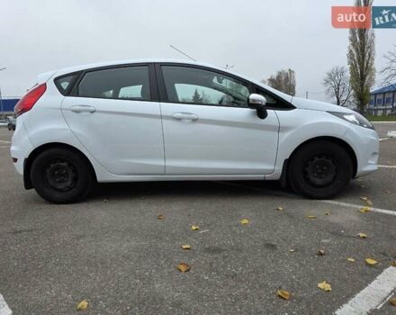 Белый Форд Фиеста, объемом двигателя 1.4 л и пробегом 32 тыс. км за 7600 $, фото 7 на Automoto.ua