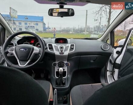 Белый Форд Фиеста, объемом двигателя 1.4 л и пробегом 32 тыс. км за 7600 $, фото 24 на Automoto.ua