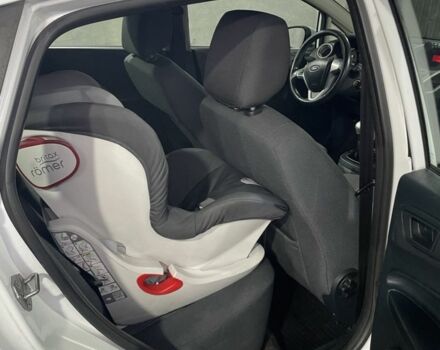 Білий Форд Фієста, об'ємом двигуна 1.4 л та пробігом 125 тис. км за 6000 $, фото 12 на Automoto.ua