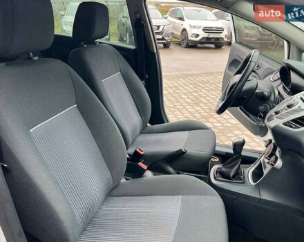 Білий Форд Фієста, об'ємом двигуна 1.2 л та пробігом 140 тис. км за 6990 $, фото 36 на Automoto.ua