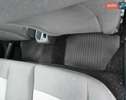 Білий Форд Фієста, об'ємом двигуна 1.25 л та пробігом 53 тис. км за 6400 $, фото 73 на Automoto.ua