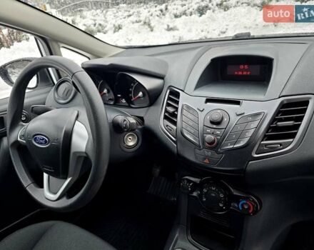 Білий Форд Фієста, об'ємом двигуна 1.25 л та пробігом 53 тис. км за 6400 $, фото 52 на Automoto.ua