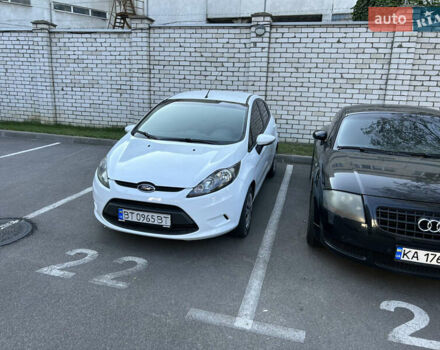 Білий Форд Фієста, об'ємом двигуна 1.4 л та пробігом 225 тис. км за 5900 $, фото 32 на Automoto.ua