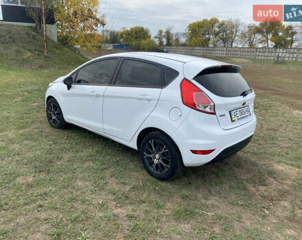 Білий Форд Фієста, об'ємом двигуна 1 л та пробігом 122 тис. км за 7200 $, фото 4 на Automoto.ua
