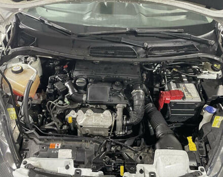 Белый Форд Фиеста, объемом двигателя 1.4 л и пробегом 125 тыс. км за 6000 $, фото 18 на Automoto.ua