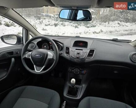 Білий Форд Фієста, об'ємом двигуна 1.25 л та пробігом 53 тис. км за 6400 $, фото 76 на Automoto.ua
