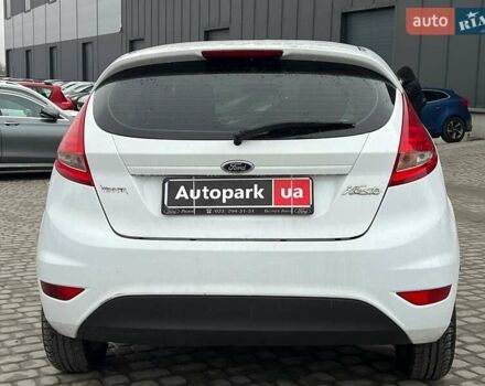 Білий Форд Фієста, об'ємом двигуна 1.2 л та пробігом 140 тис. км за 6990 $, фото 5 на Automoto.ua