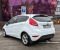 Білий Форд Фієста, об'ємом двигуна 1.39 л та пробігом 150 тис. км за 6990 $, фото 4 на Automoto.ua