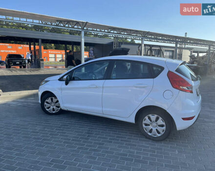 Білий Форд Фієста, об'ємом двигуна 1.4 л та пробігом 225 тис. км за 6000 $, фото 2 на Automoto.ua