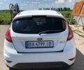 Білий Форд Фієста, об'ємом двигуна 1.24 л та пробігом 200 тис. км за 4500 $, фото 2 на Automoto.ua