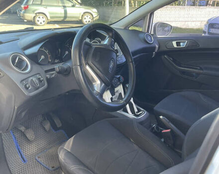 Білий Форд Фієста, об'ємом двигуна 1.24 л та пробігом 215 тис. км за 6000 $, фото 4 на Automoto.ua