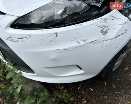 Білий Форд Фієста, об'ємом двигуна 1.4 л та пробігом 225 тис. км за 5900 $, фото 30 на Automoto.ua