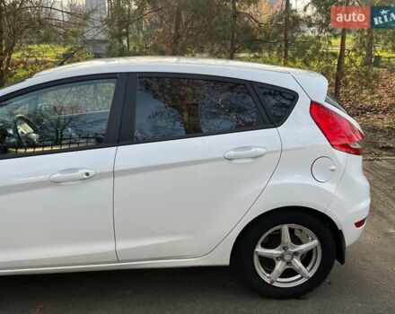 Білий Форд Фієста, об'ємом двигуна 1.2 л та пробігом 170 тис. км за 6290 $, фото 7 на Automoto.ua