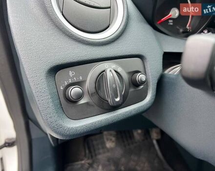 Білий Форд Фієста, об'ємом двигуна 1.2 л та пробігом 140 тис. км за 6990 $, фото 20 на Automoto.ua