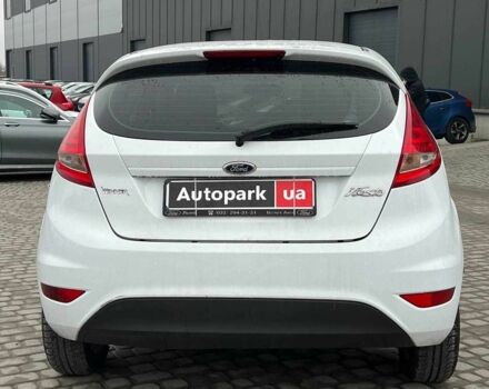 Білий Форд Фієста, об'ємом двигуна 1.2 л та пробігом 140 тис. км за 6990 $, фото 5 на Automoto.ua