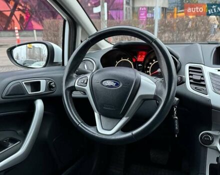 Білий Форд Фієста, об'ємом двигуна 1.39 л та пробігом 150 тис. км за 6990 $, фото 21 на Automoto.ua