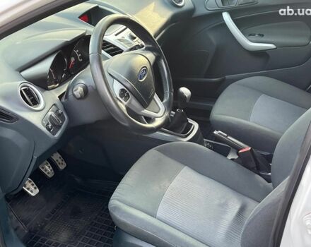 Белый Форд Фиеста, объемом двигателя 1.2 л и пробегом 170 тыс. км за 6290 $, фото 22 на Automoto.ua