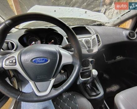 Форд Фиеста 2012 в Черкассах на Automoto.ua Белый Форд Фиеста, объемом двигателя 1.4 л и пробегом 111 тыс. км за 2800 $, фото 4 на Automoto.ua