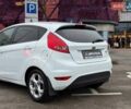 Білий Форд Фієста, об'ємом двигуна 1.39 л та пробігом 150 тис. км за 6990 $, фото 5 на Automoto.ua
