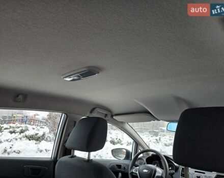 Білий Форд Фієста, об'ємом двигуна 1.25 л та пробігом 53 тис. км за 6400 $, фото 75 на Automoto.ua