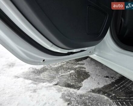 Білий Форд Фієста, об'ємом двигуна 1.25 л та пробігом 53 тис. км за 6400 $, фото 105 на Automoto.ua