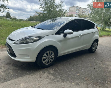 Білий Форд Фієста, об'ємом двигуна 1.24 л та пробігом 181 тис. км за 5800 $, фото 3 на Automoto.ua